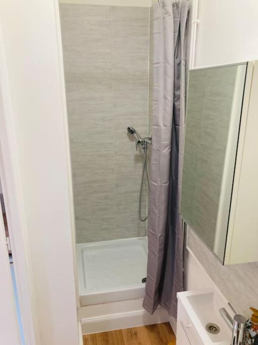 Maisonnette T1 Au Calme A 1min A Pied De La Gare Sncf Apartment